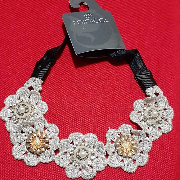 HAIR ACCESSORIES - Picture 3 of 3